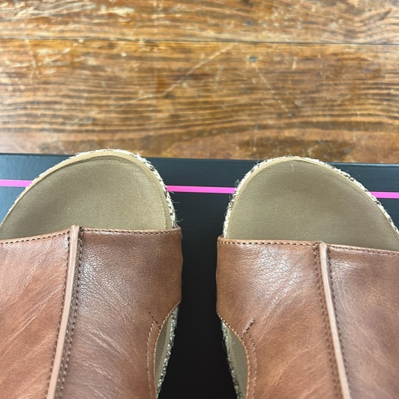 NWT Corkys Cognac Floral Wrap Wedge Heel - Picture 4 of 7